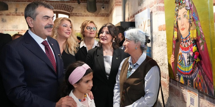 BAKAN TEKİN "EVLİYA ÇELEBİ'NİN İZİNDE" SERGİSİNİ VE "3. RAMİ BİLİM ŞENLİĞİ"Nİ ZİYARET ETTİ